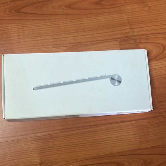 APPLE  Wireless Keyboard MC184LL/B - Picture 4 of 11